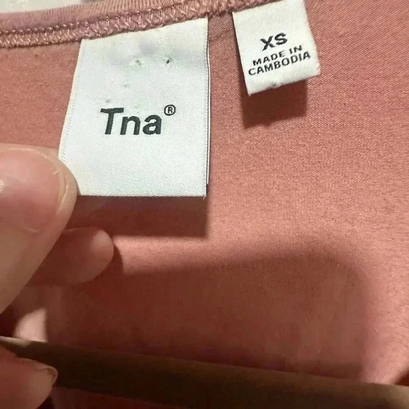 TNA Aritzia chill Malibu dress in dusty rose size XS EUC - Picture 3 of 7